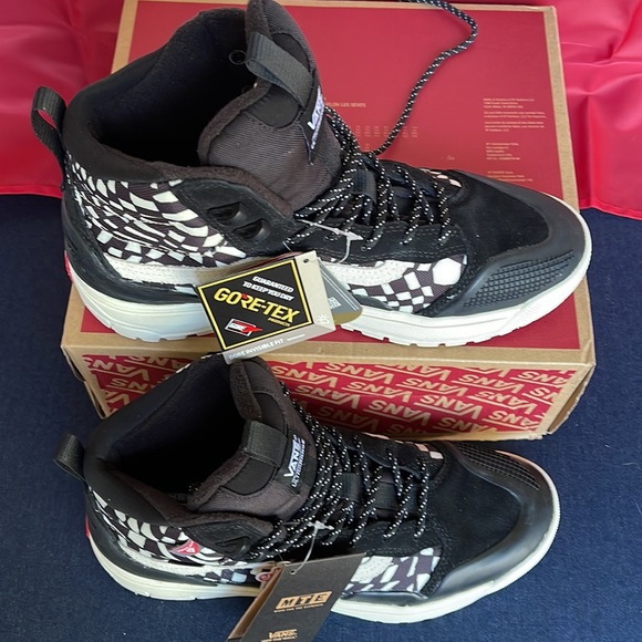 Vans Ultrarange Exo Hi Black/Wrapped Checkerboard WMNS sneakers - Picture 3 of 16